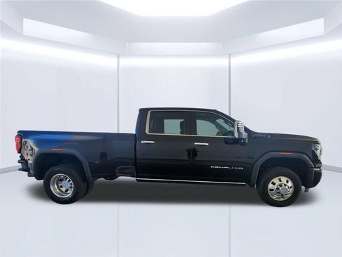Used 2024 GMC Sierra 3500 Denali Ultimate AWD/4WD image 4