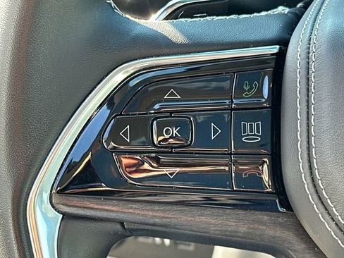 Used 2022 Jeep Grand Cherokee Overland AWD/4WD image 34