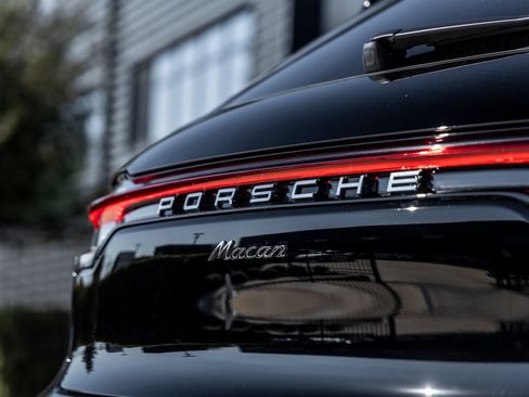 Certified 2026 Porsche Macan AWD/4WD image 15
