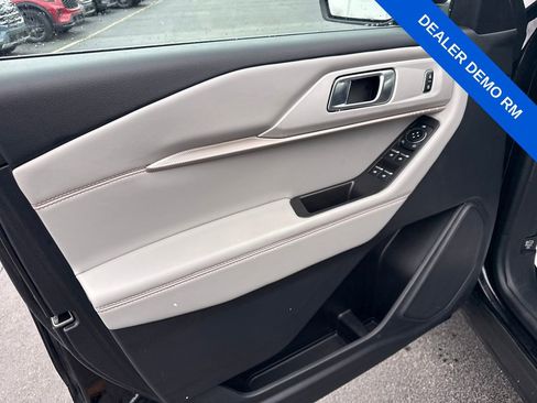 Used 2025 Ford Explorer Active w/ Active Comfort Package image 17