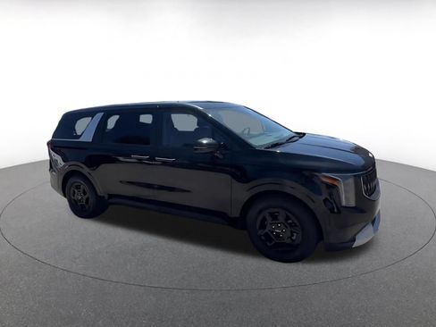 Used 2026 Kia Carnival FWD image 2