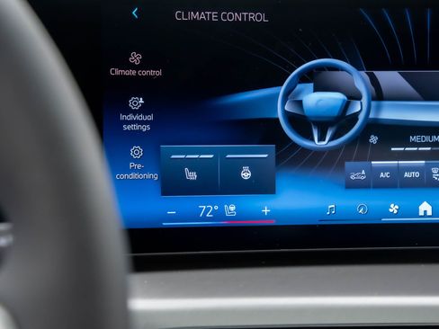 New 2026 BMW 330i xDrive Sedan w/ M Sport Package image 27