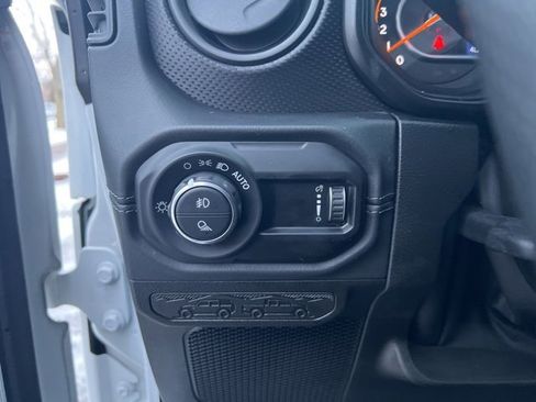 Used 2024 Jeep Gladiator Mojave w/ Technology Group image 5