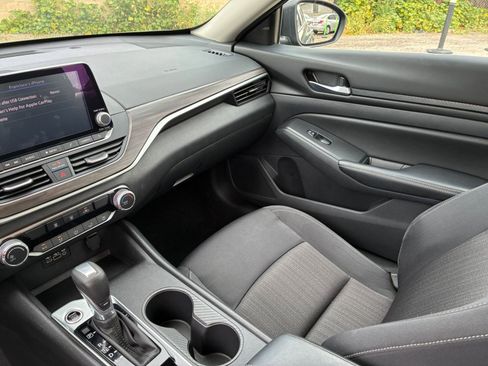 Used 2025 Nissan Altima 2.5 SV image 37