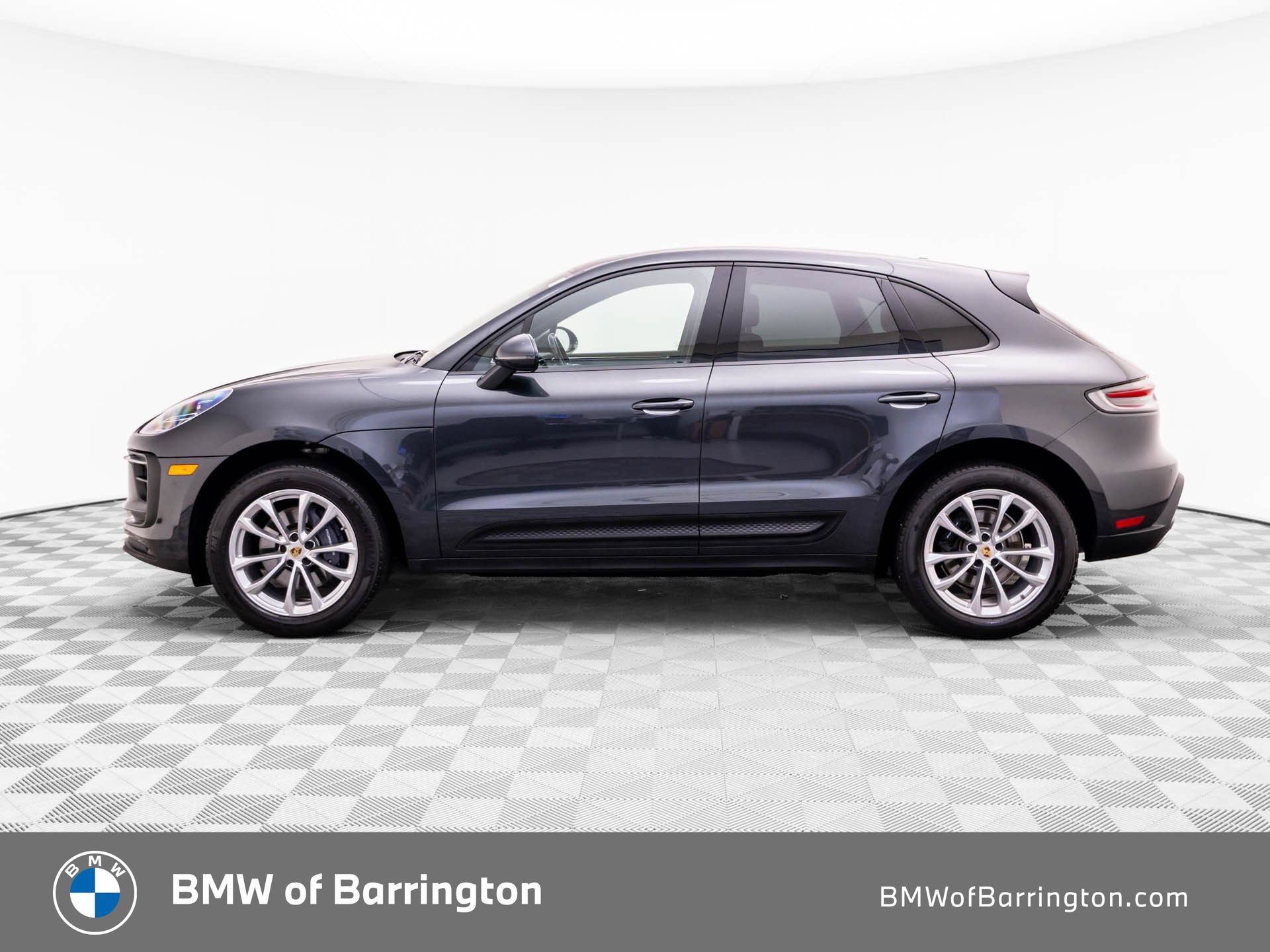 Used 2024 Porsche Macan AWD/4WD image 2