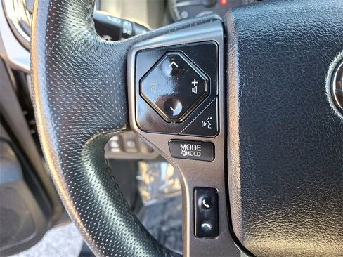 Used 2018 Toyota Tacoma TRD Sport image 20