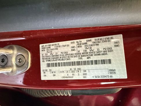 Used 2024 Ford Escape Platinum w/ Premium Technology Package image 36