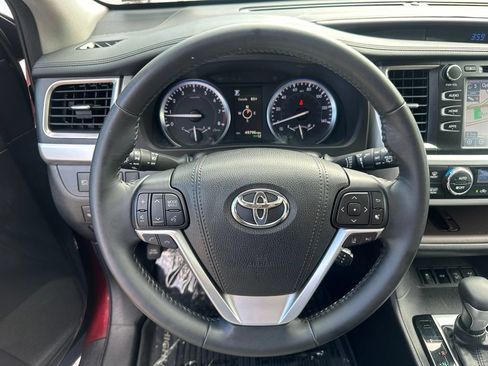 Used 2017 Toyota Highlander XLE AWD/4WD image 18