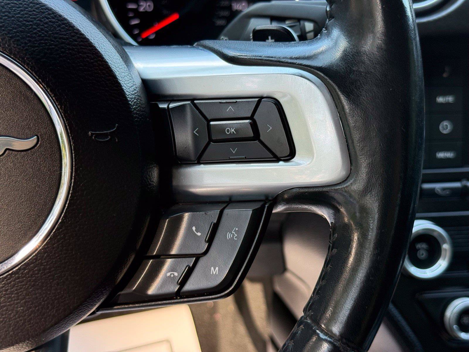 Used 2018 Ford Mustang Coupe RWD image 25