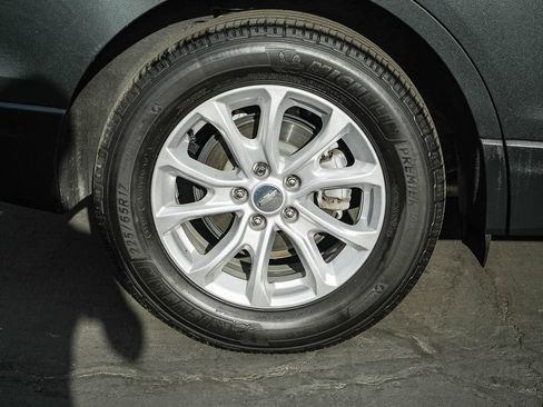 Used 2020 Chevrolet Equinox LS w/ LS Convenience Package FWD image 11