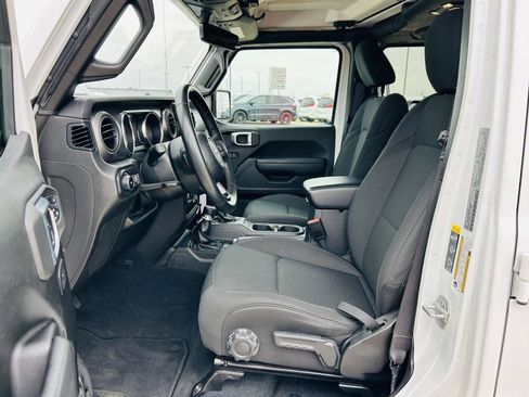 Used 2022 Jeep Wrangler Unlimited Sport AWD/4WD image 3