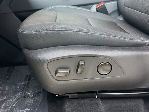 Used 2025 Chevrolet Traverse LT image 21