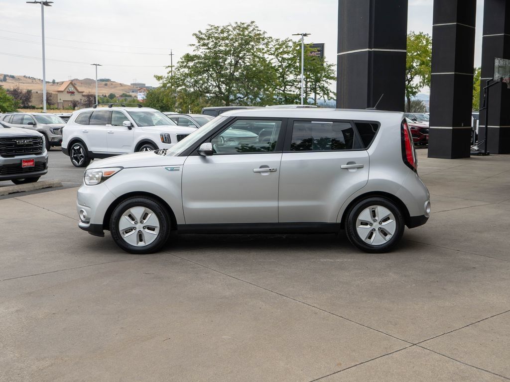 Used 2016 Kia Soul EV + FWD image 4