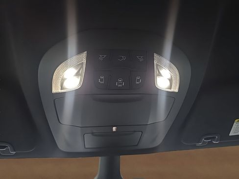 Used 2024 Chrysler Pacifica Limited FWD image 47