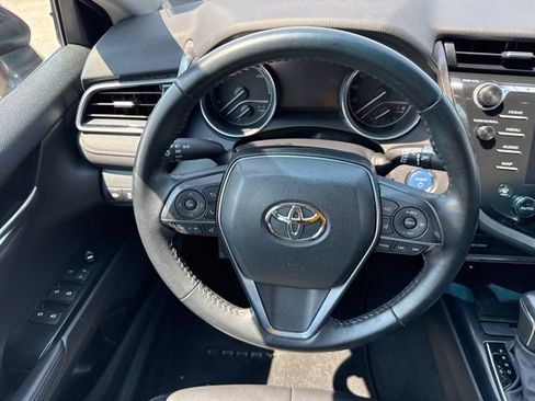 Used 2020 Toyota Camry XLE image 18