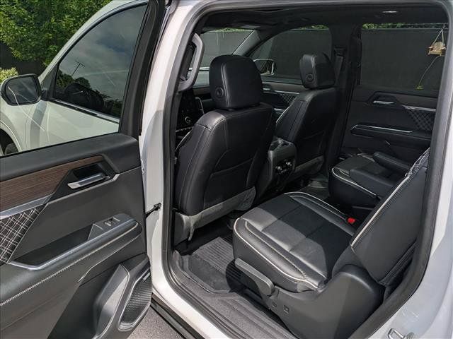 Used 2025 GMC Acadia Denali FWD image 24