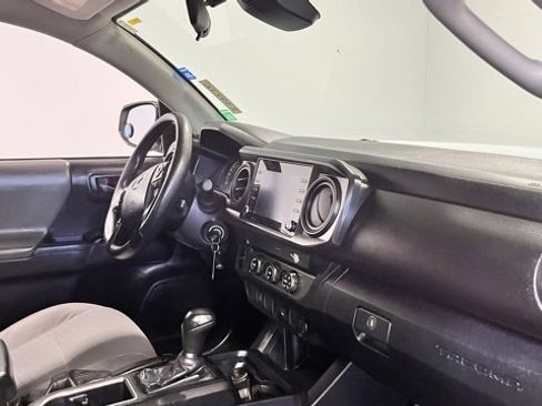 Used 2020 Toyota Tacoma SR image 10