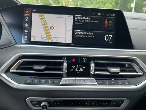 Used 2022 BMW X5 M50i w/ Premium Package image 17