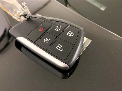 Used 2025 Chevrolet Equinox LT AWD/4WD image 12