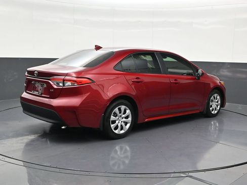 Used 2025 Toyota Corolla LE FWD image 5