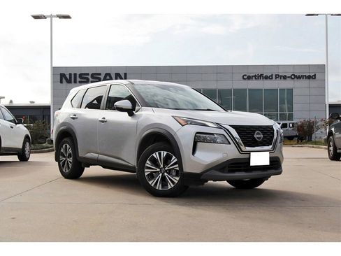 Used 2022 Nissan Rogue SV image 1