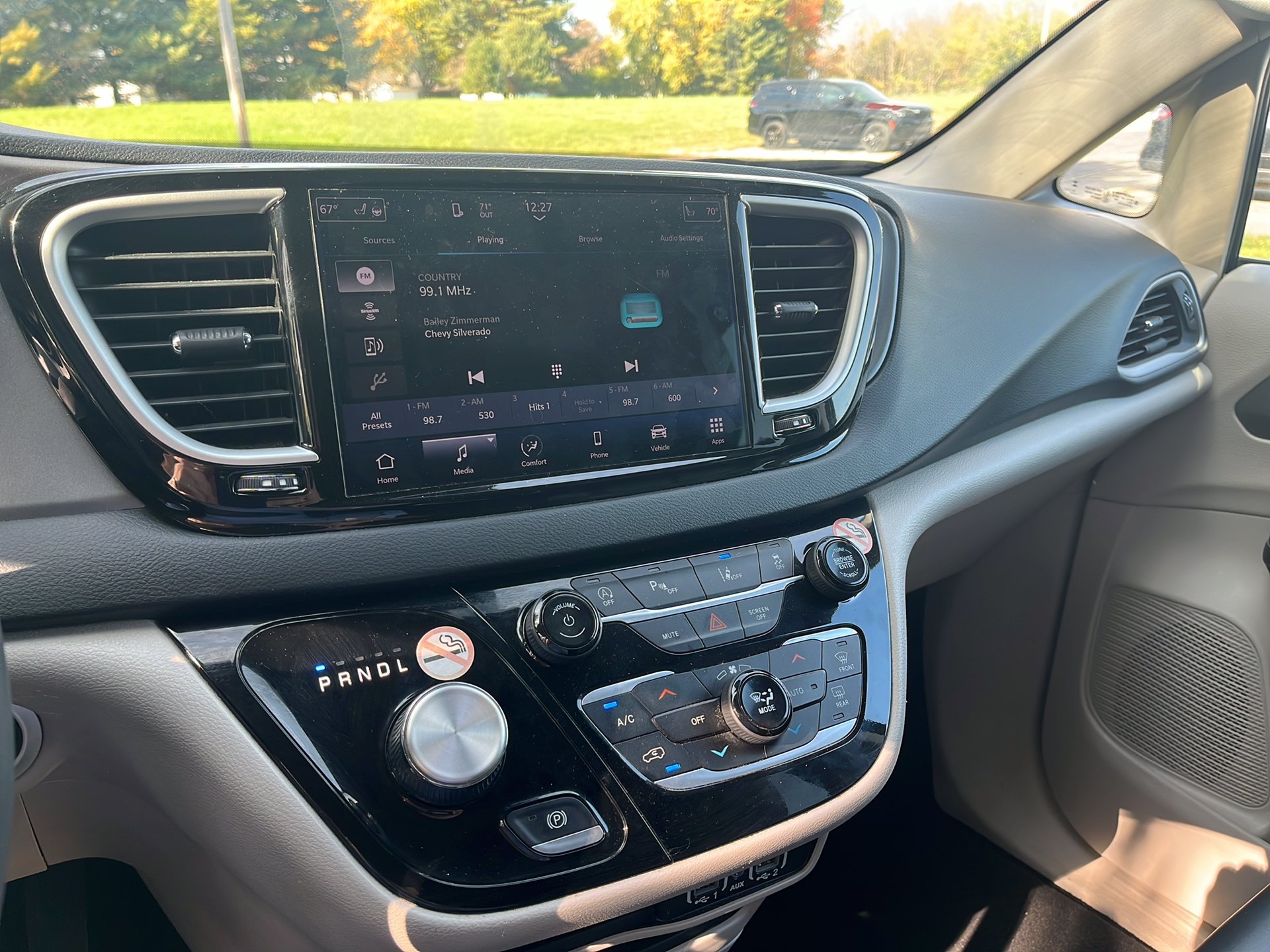 Used 2023 Chrysler Pacifica Touring-L FWD image 16