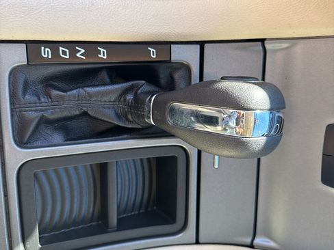 Used 2017 Ford Taurus SE image 22