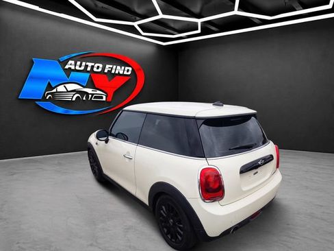 Used 2018 MINI Cooper 2-Door Hardtop w/ Signature Line Package FWD image 6