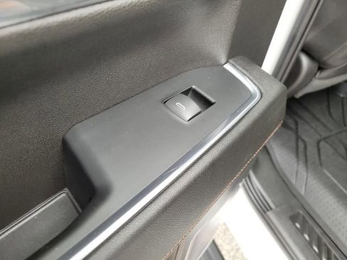 Used 2023 Chevrolet Silverado 1500 High Country w/ Technology Package image 17