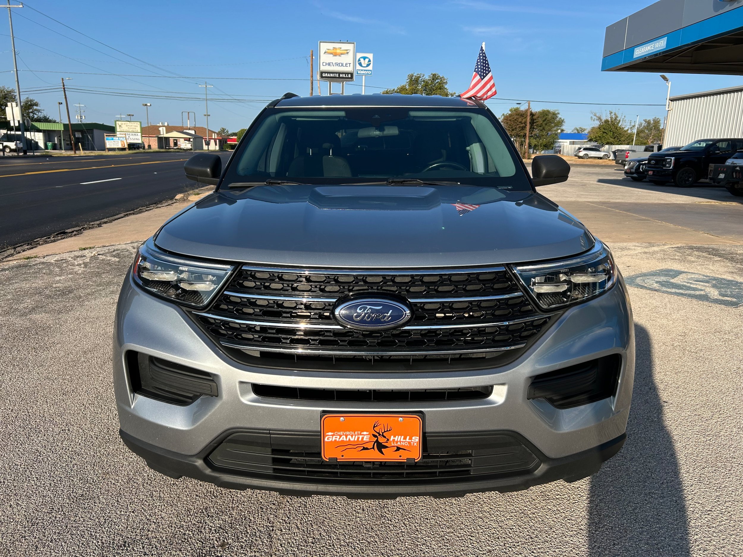 Used 2020 Ford Explorer XLT RWD image 2
