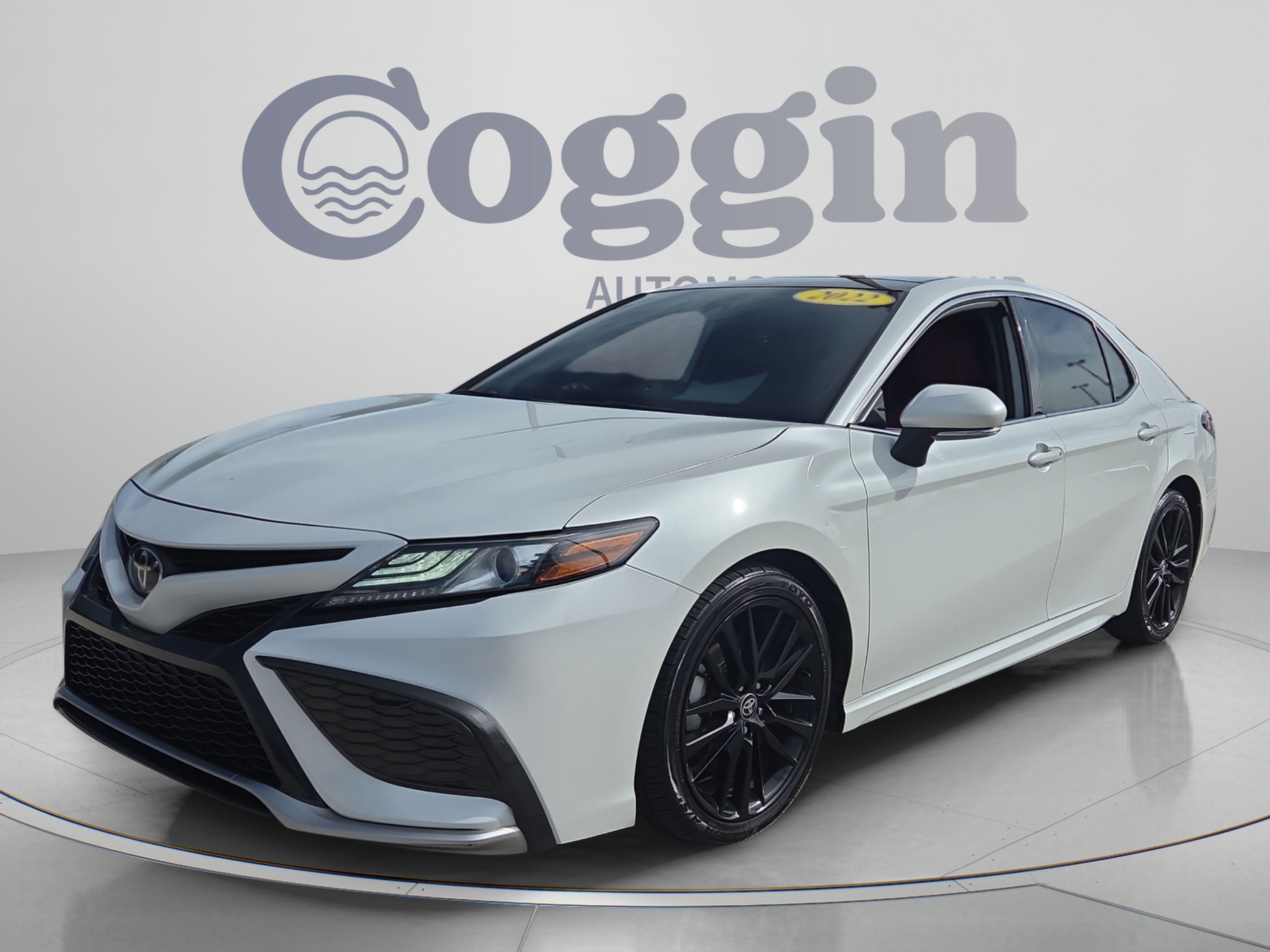 Used 2022 Toyota Camry XSE w/ Navigation Package FWD image 1