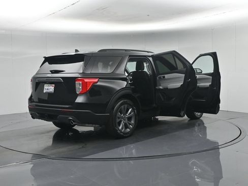 Used 2023 Ford Explorer XLT w/ Equipment Group 202A RWD image 34