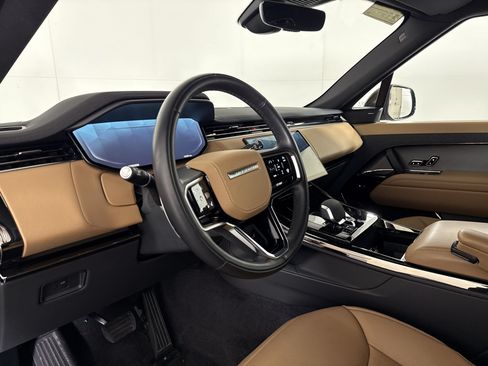 Used 2024 Land Rover Range Rover Sport SE AWD/4WD image 4