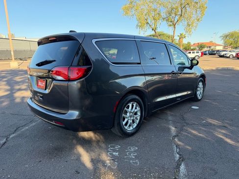 Used 2023 Chrysler Voyager LX image 9