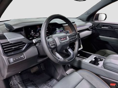 Used 2025 GMC Acadia AT4 w/ Luxury Package AWD/4WD image 9