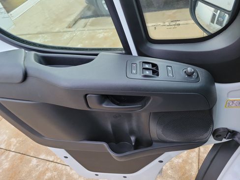 Used 2025 RAM ProMaster 2500 w/ Convenience Group FWD image 7