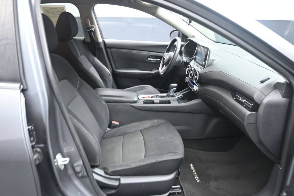 Used 2020 Nissan Sentra SV FWD image 18