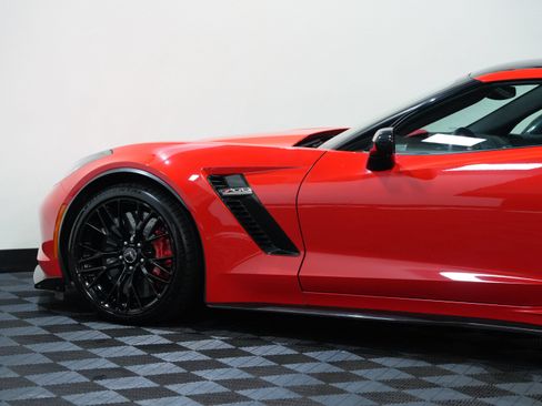 Used 2015 Chevrolet Corvette Z06 w/ 3LZ Preferred Equipment Group RWD image 19