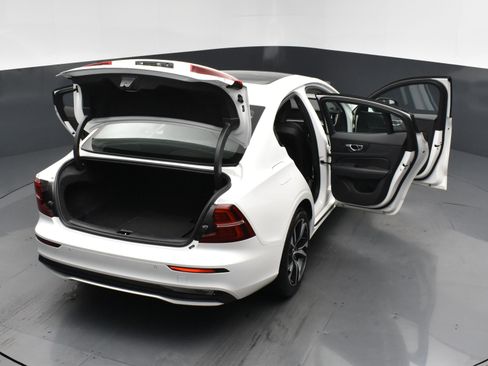 Used 2024 Volvo S60 B5 Core image 27