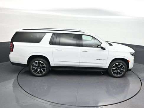 Used 2024 Chevrolet Suburban RST RWD image 21
