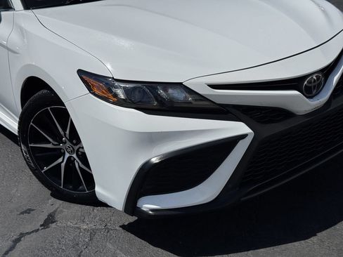 Used 2022 Toyota Camry SE FWD image 3