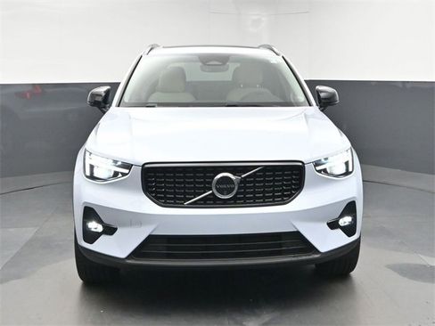 Used 2024 Volvo XC40 B5 Ultimate w/ Protection Package Premier image 7