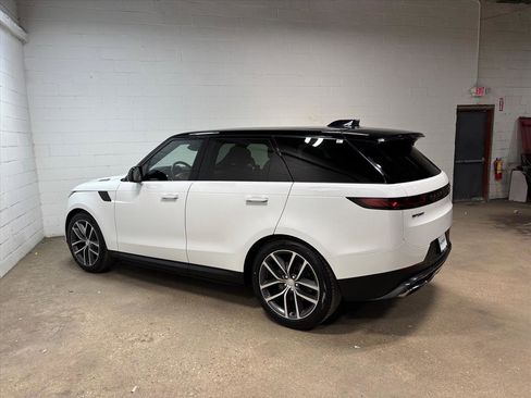 Used 2023 Land Rover Range Rover Sport SE image 10