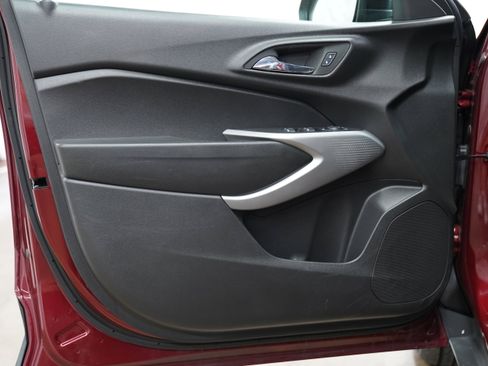 Used 2024 Chevrolet Trax RS FWD image 17