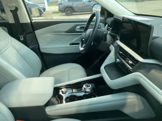 Used 2026 Ford Explorer Platinum w/ LUX Leather Package AWD/4WD image 20