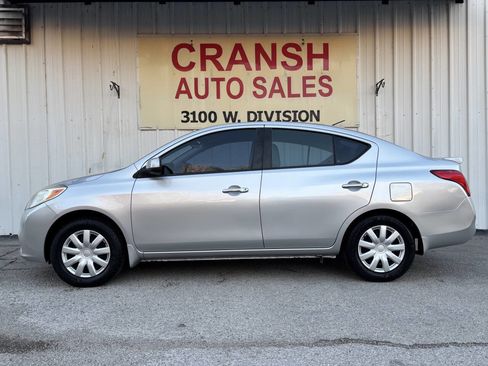 Used 2013 Nissan Versa SV image 6
