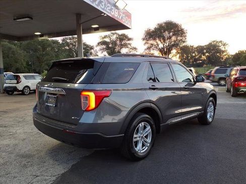 Certified 2023 Ford Explorer XLT image 3