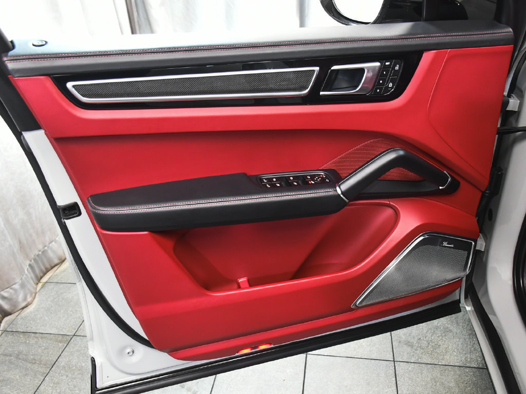 Used 2023 Porsche Cayenne GTS w/ Premium Package Plus AWD/4WD image 9
