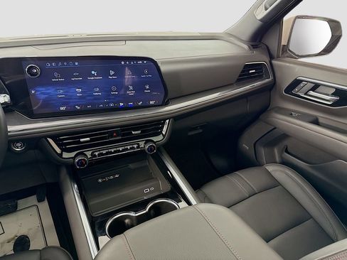 Used 2025 Chevrolet Suburban RST w/ RST Capability Package image 24