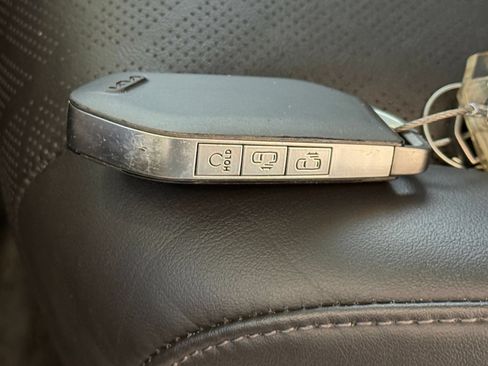 Used 2026 Kia Carnival FWD image 25